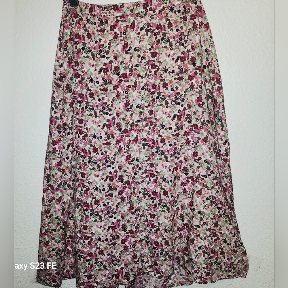 Christopher And Banks Scarlet Floral A Line Midi Skirt Size 12 - Picture 7 of 7